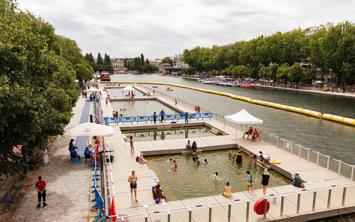 Baignade sur le site du bassin de la Villette.