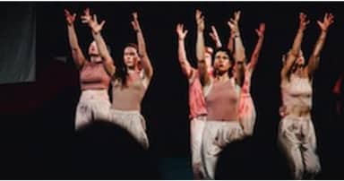 Rauslaufen. Bewegungstheater zu Menstruation.