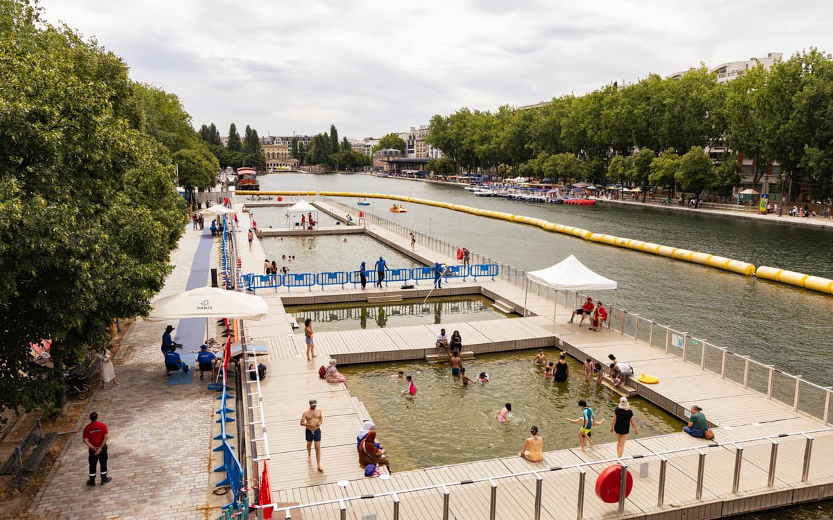 Baignade sur le site du bassin de la Villette.