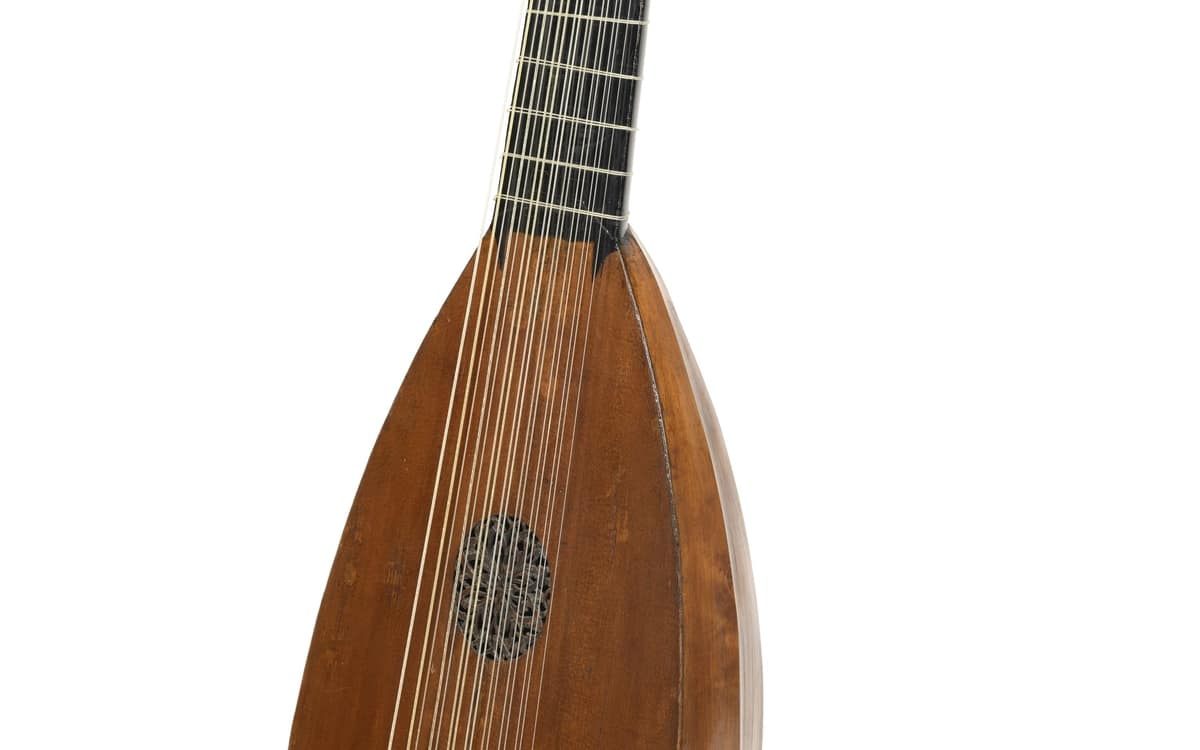 Jean Desmoulins, Luth, 1644 Erable, épicéa et autres essences Paris, musée de la Musique – Philharmonie de Paris