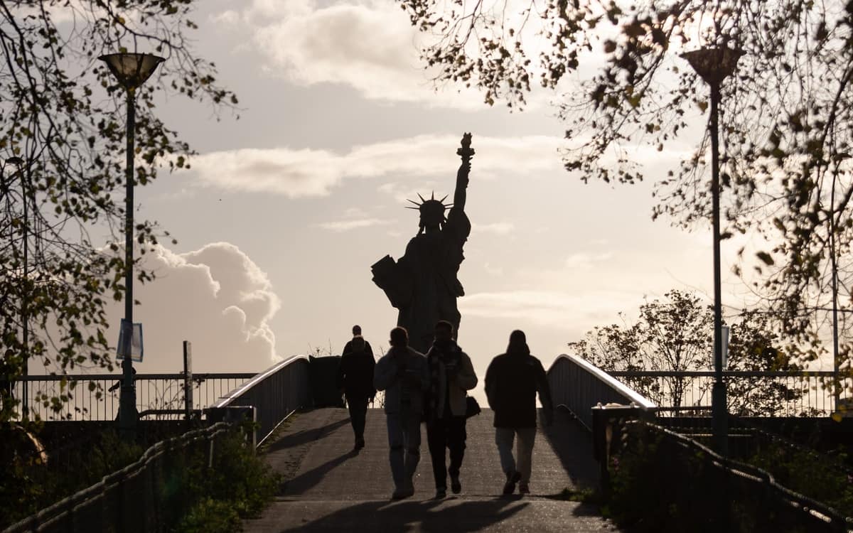 Statue de la Liberté à l'île-aux-Cygnes (15e).