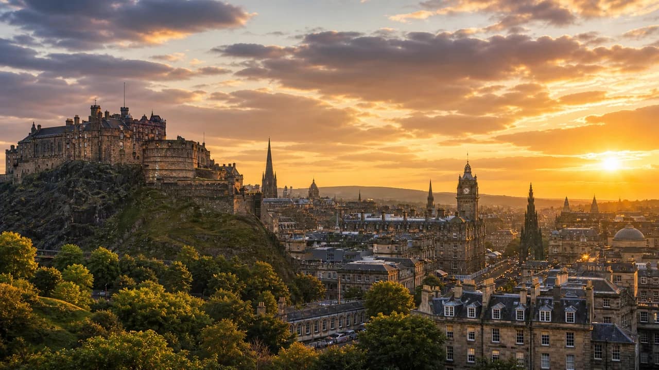 Edinburgh travel hero
