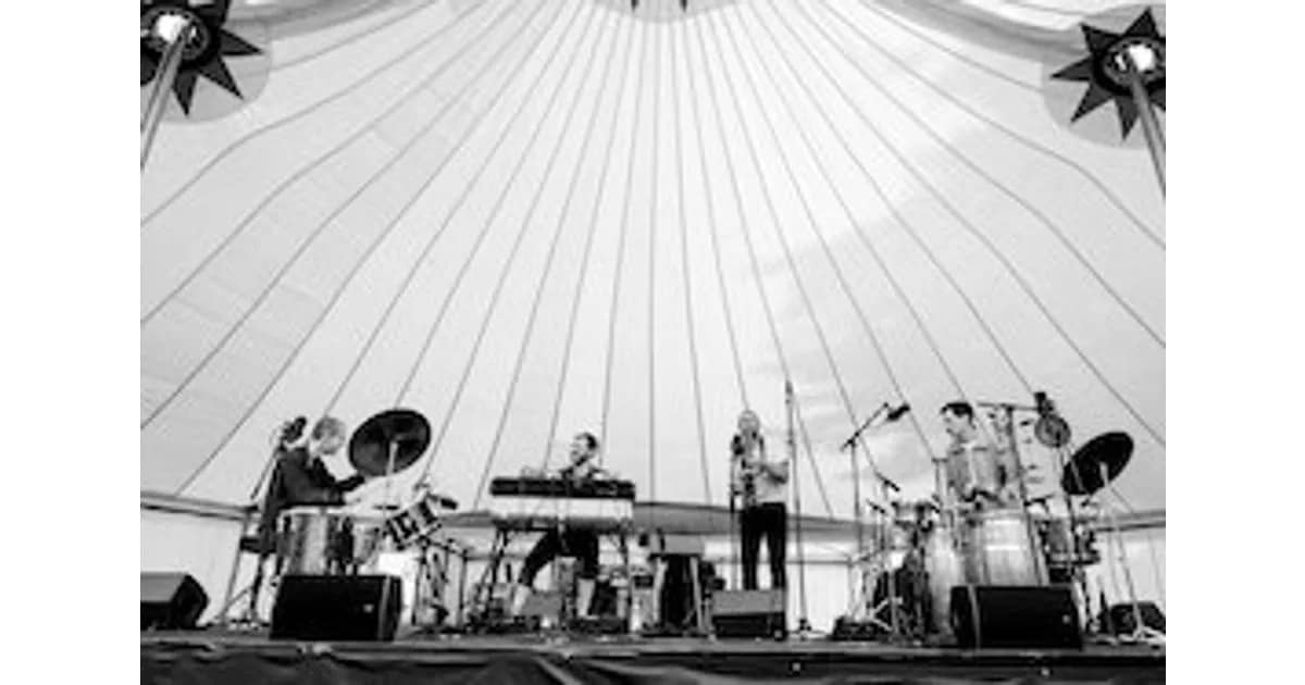 Tempel Live - Girls In Airports event image