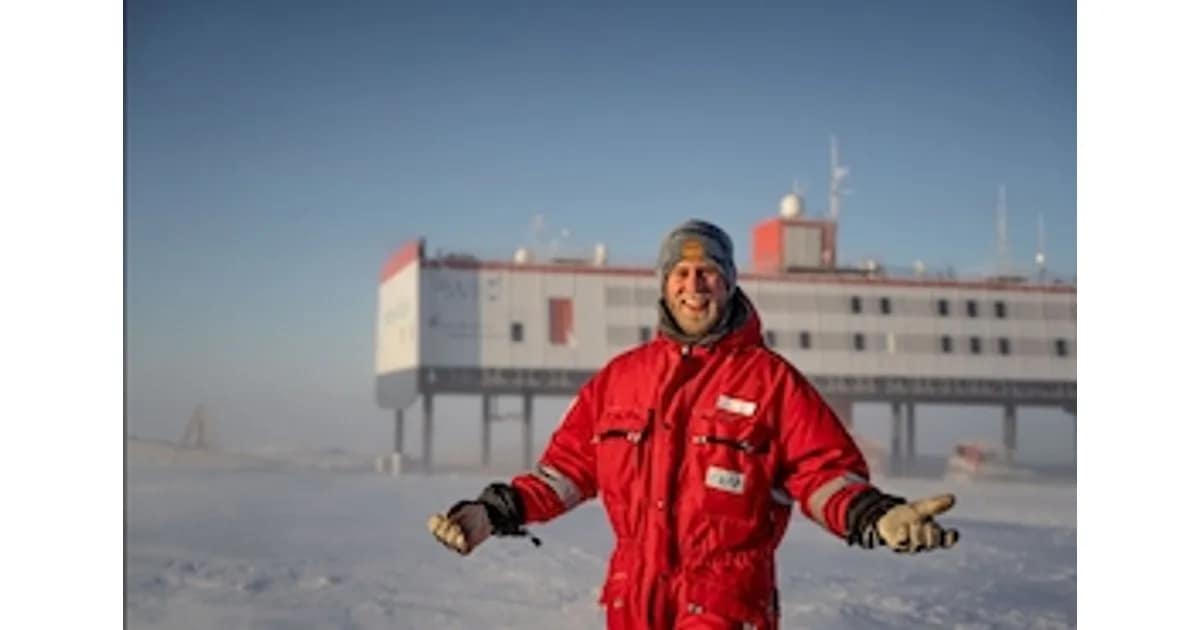 70 Wochen Antarktis - Überwinterung im ewigen Eis - Vortrag von Michael Trautmann – Antarktis-Überwinterer und Fotograf des SPIEGEL-Bestsellers Polarschimmer event image