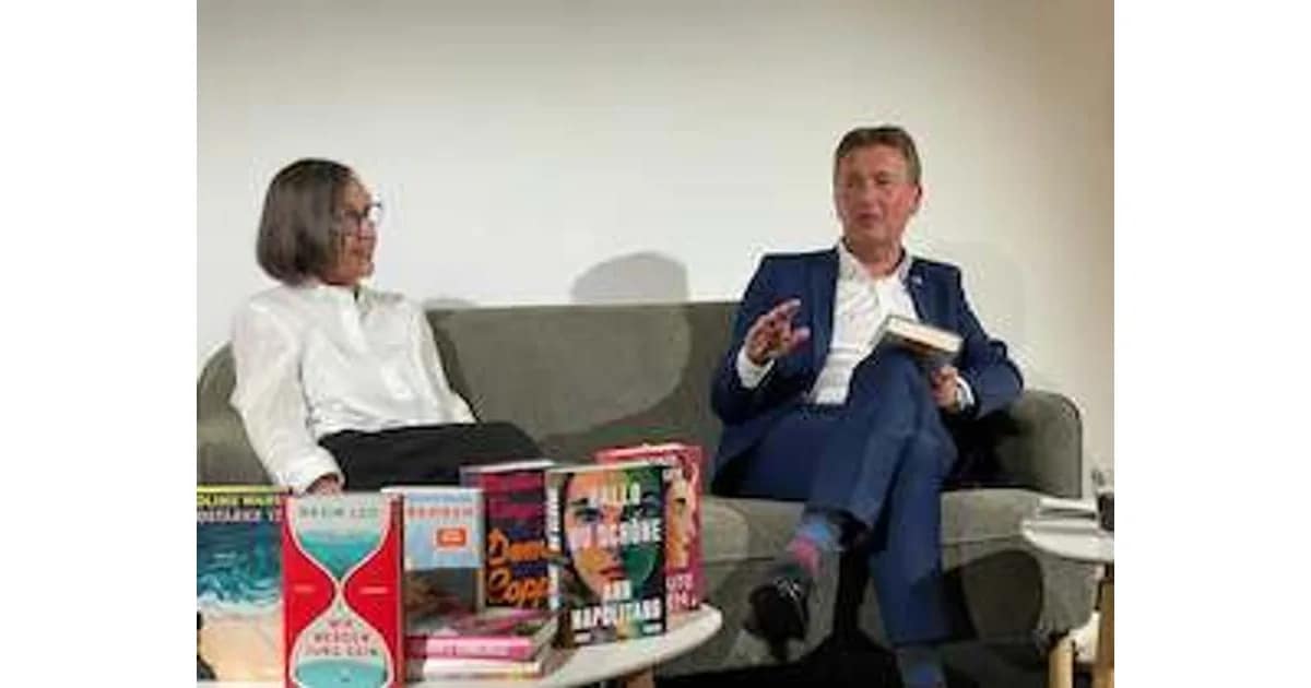 Literaturtage Albstadt 2026 - Büchersofa - mit Ursula Baumgärtner und Oberbürgermeister Roland Tralmer event image