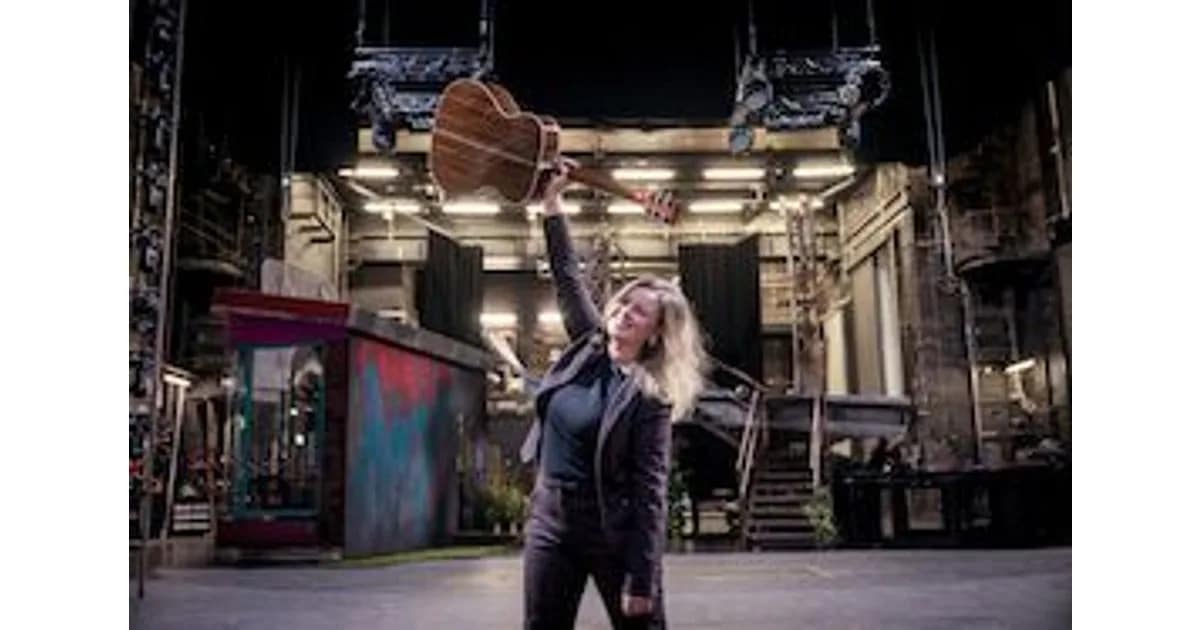 Fee Badenius: „Ich bring mich ganz groß raus“ event image