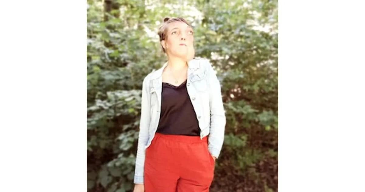 Die „alltagspoetin“ Svenja Hartmann - Wohnzimmerspezial: Stand-Up Comedy event image