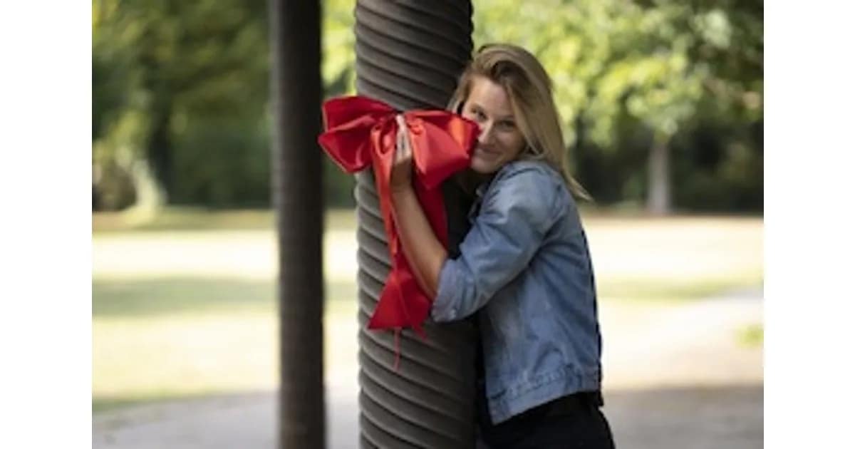 Lucy van Kuhl: „Geschickt verpackt“ event image