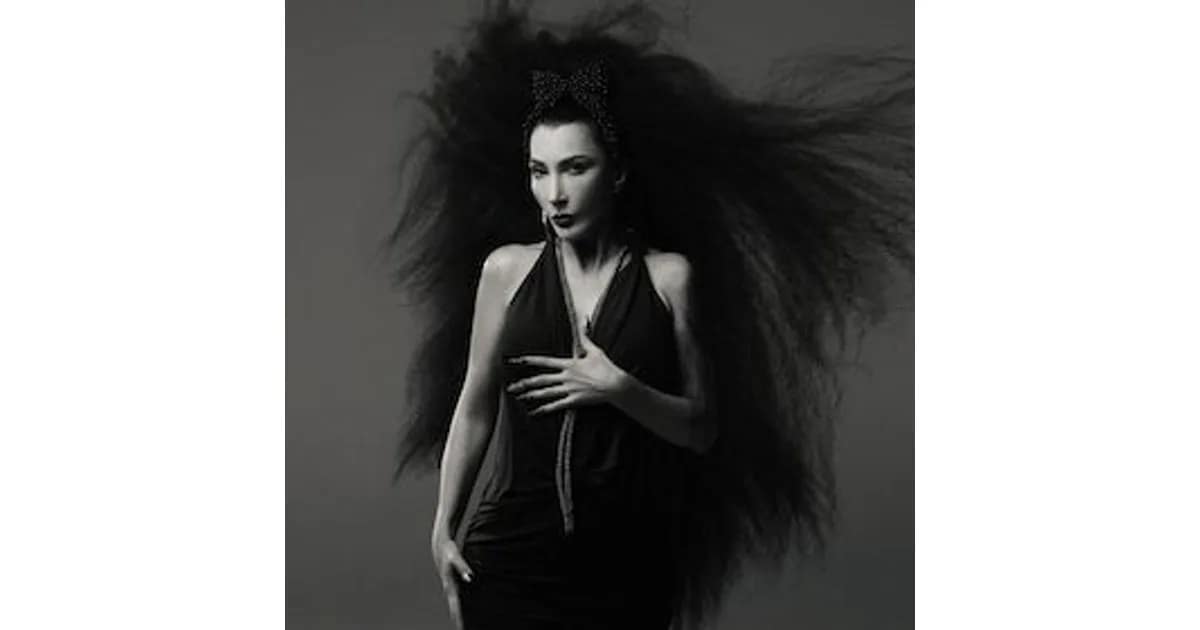 Hande Yener - HANDE BİZİ SEZEN'E GÖTÜR - Hande, führ uns zu Sezen. event image