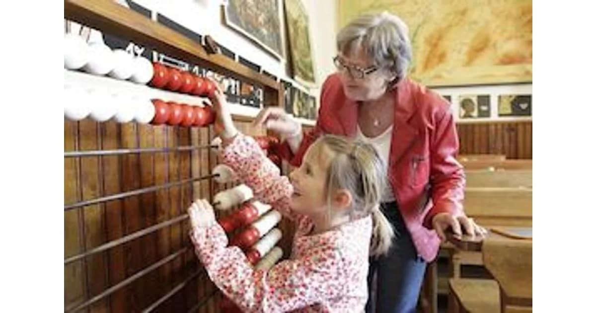Schulmuseum Friedrichshafen - Herbstferienprogramm: Mit Oma und Opa ins Schulmuseum event image