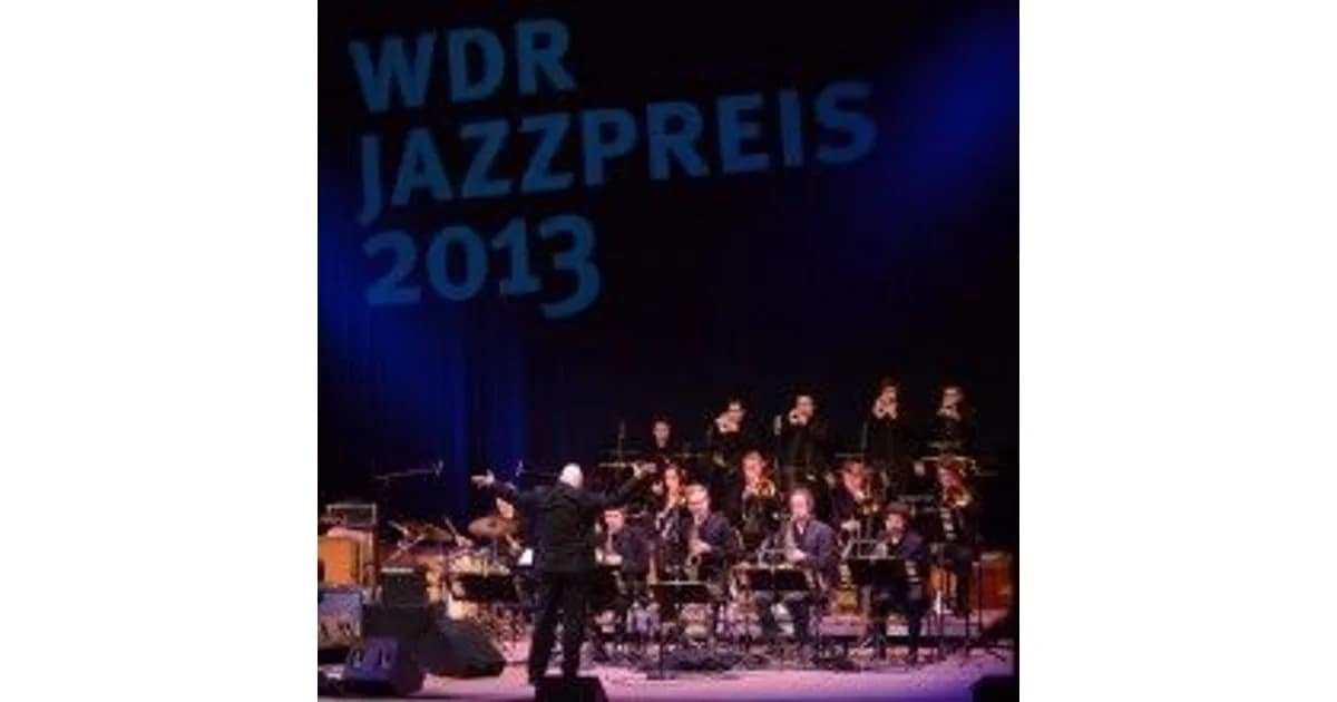 Winterwunderwelt – Celebrating Christmas - Götz Alsmann und das JugendJazzOrchester NRW event image