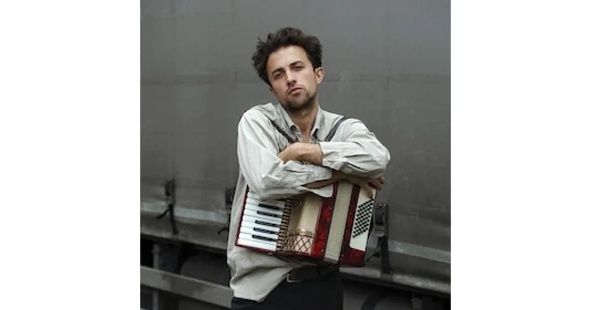 Jakob Gühring: L´homme et la musique – Ein schauspielerischer Chansonabend event image