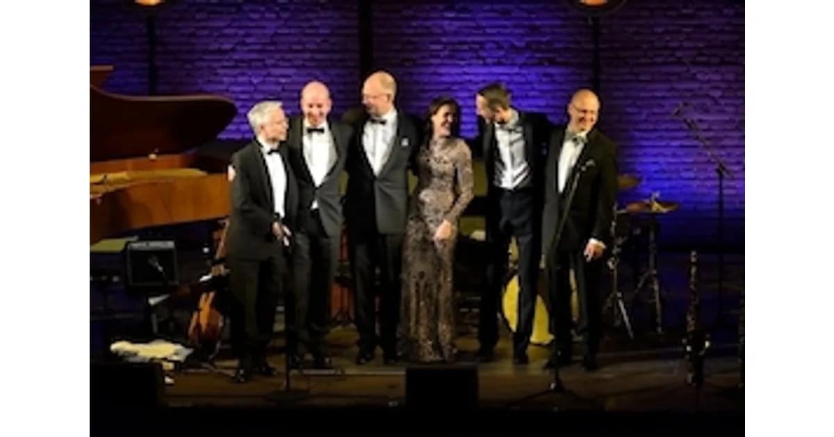 Chris Hopkins´ SWINGING CHRISTMAS - Deutsche und internationale Weihnachtslieder im swingend-eleganten Gewand event image