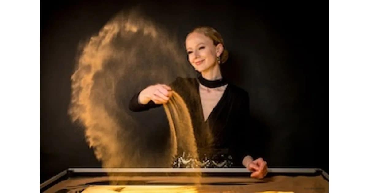 Sandmalerei-Show mit Olga Lysytska - Märchen in Sand gemalt event image