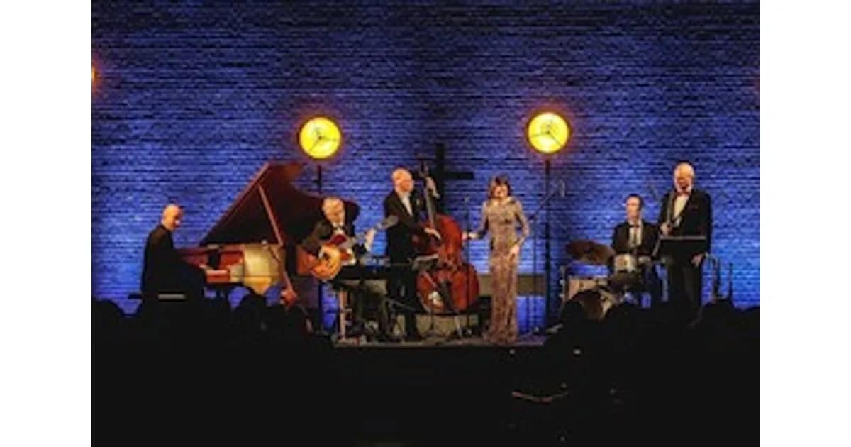 CHRIS HOPKINS´ Swinging Christmas - mit Engelbert Wrobel´s Swing Society feat. Shaunette Hildabrand event image