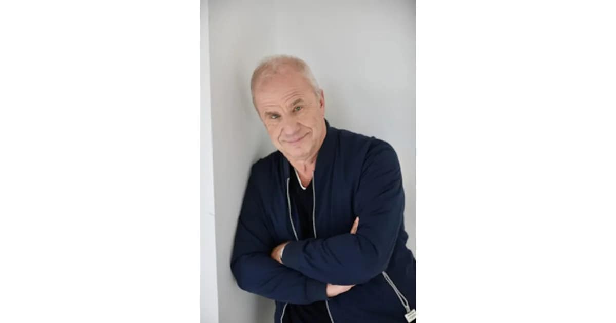 Hubertus Meyer-Burckhardt präsentiert: Das Buch meines Lebens haben Klügere geschrieben - NDR-Talk Show-Legende mit seinem neuen Buch event image