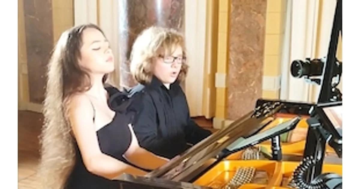 Weltklassik am Klavier - Duo Laetitia Hahn und Philip Hahn entführen in die Klangwelten zwischen Himmelsglanz und Höllenfeuer event image