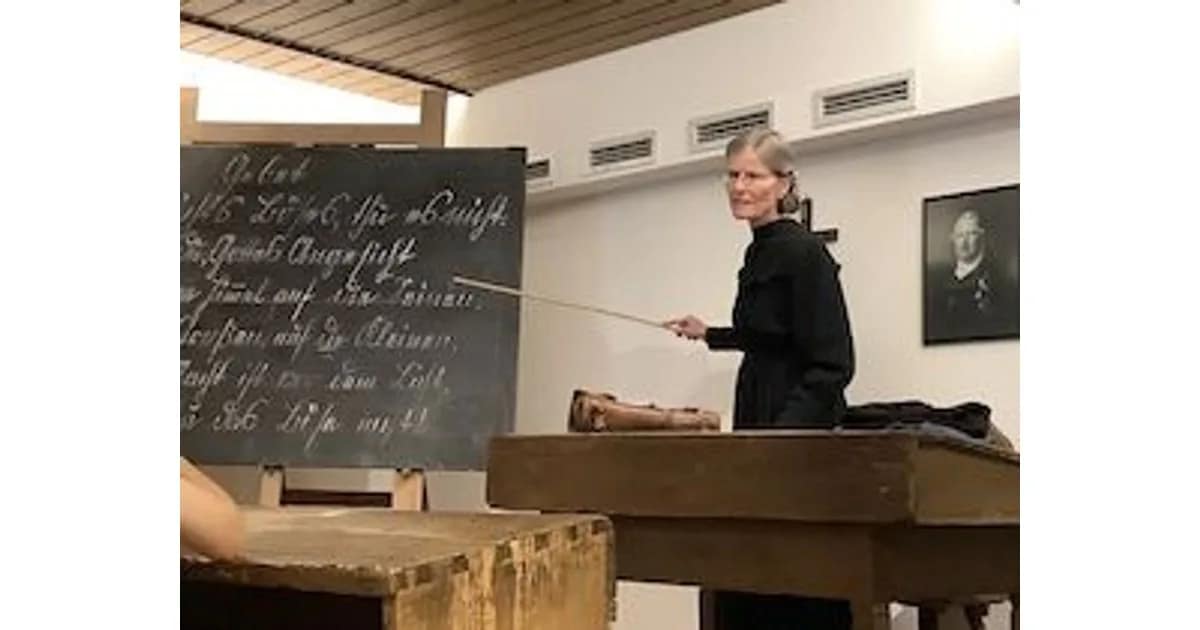 Schulmuseum Friedrichshafen - Kostümführung: Fräulein Elise – Lehrerin in der Dorfschule um 1850 event image