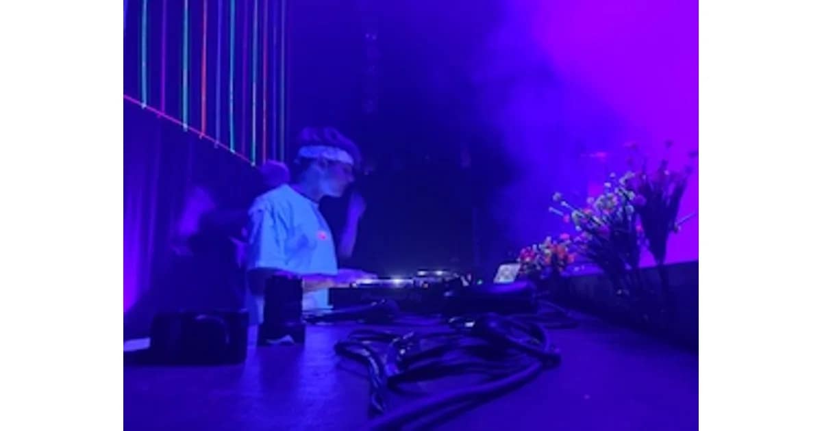 Volksbad - Breaking Beats: NEON Paradise event image