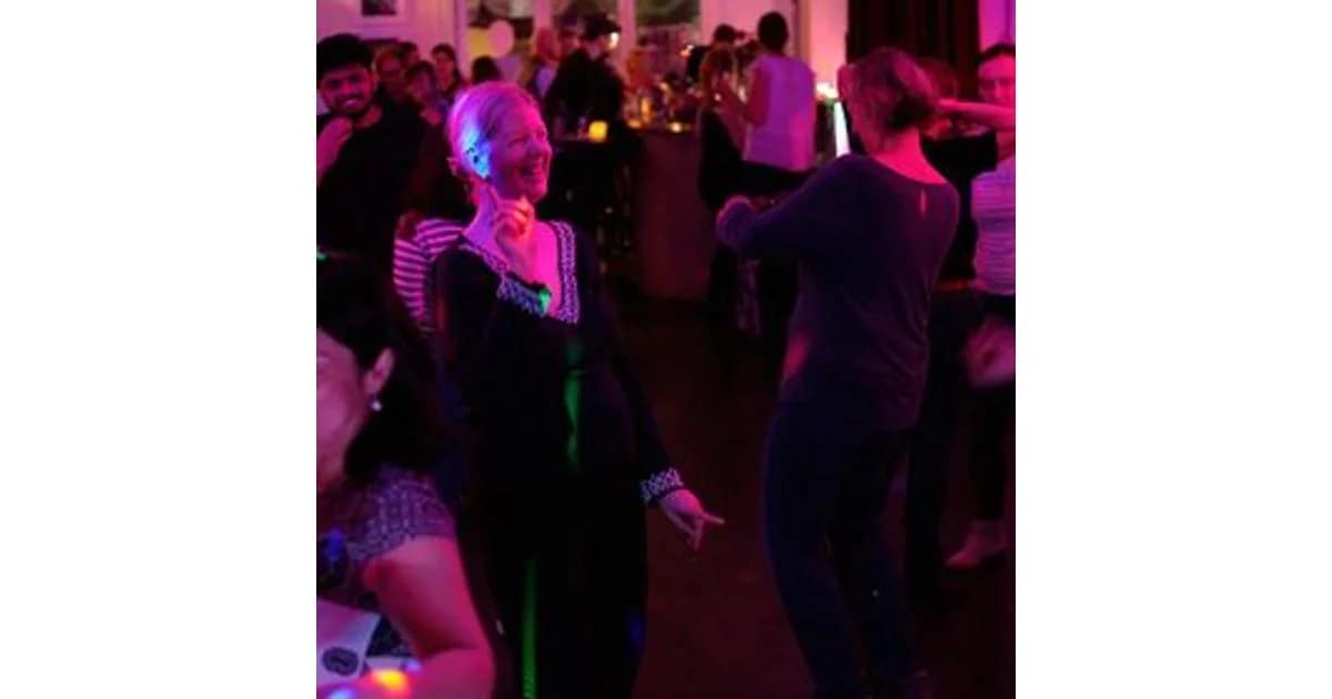 Die Early Bird Party: Der frühe Vogel tanzt den Beat - Mit DJ Louie Prima event image