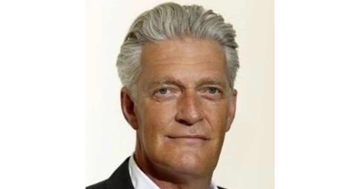 Max Moor liest aus „Schwestern. Trotz allem“ event image