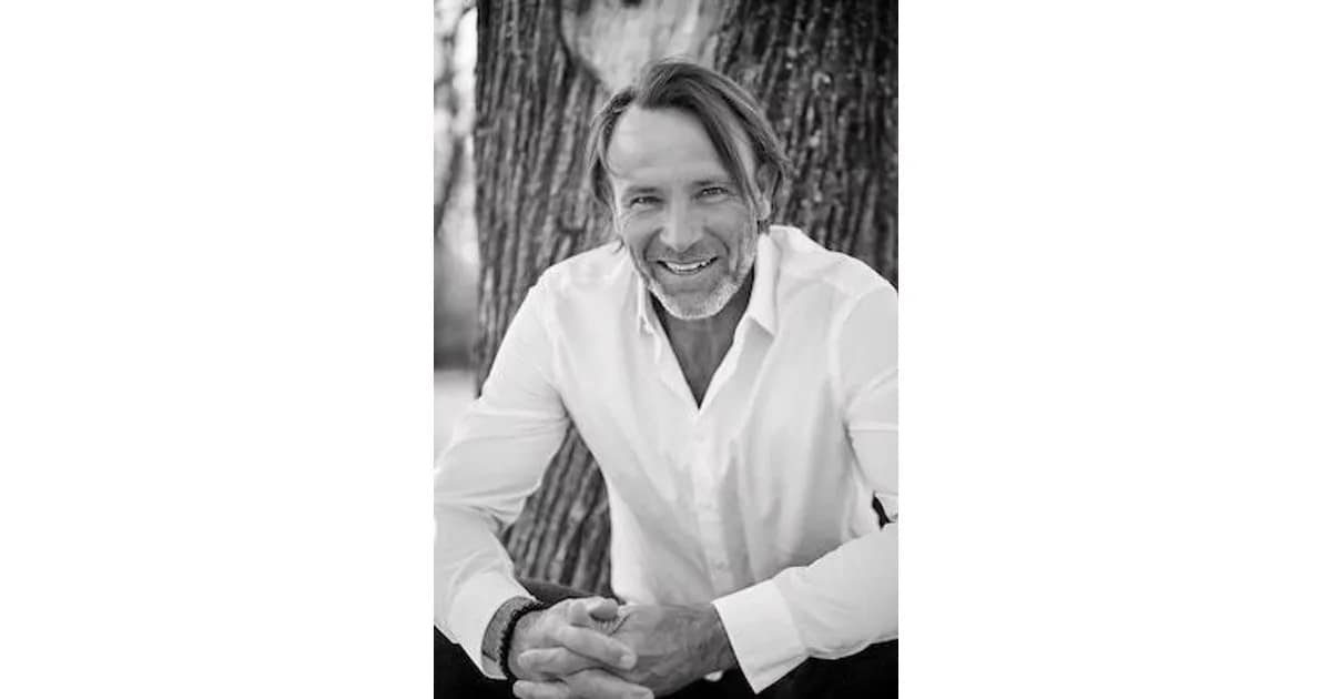 BERNHARD BETTERMANN - liest: "Liebesgeschichten" von Robert Walser event image