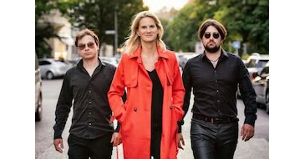 Joy Kleinkunst: Lucy van Kuhl & Die Es-Chord-Band - Geschickt verpackt event image