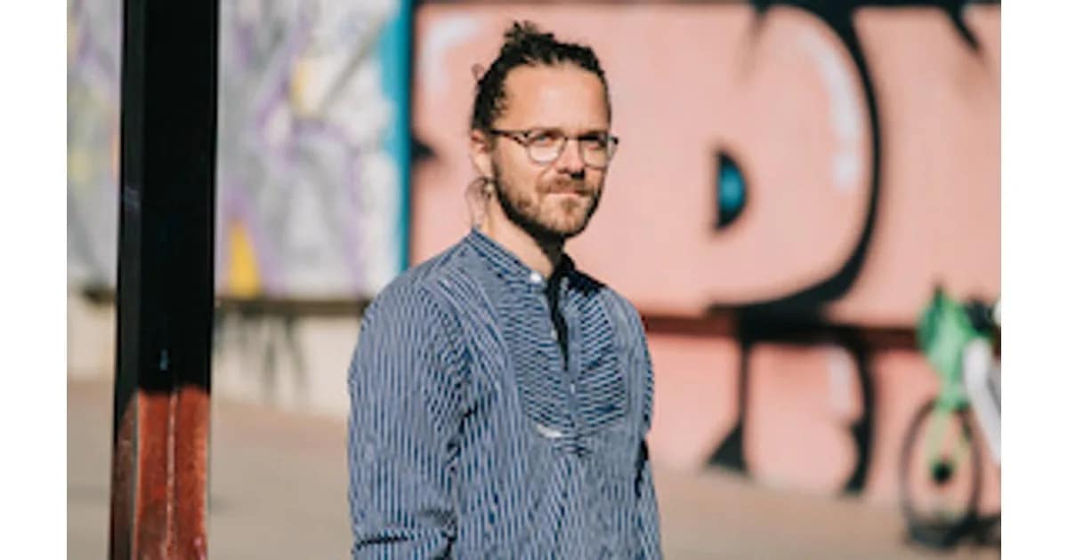 Arne Semsrott - Gegenmacht - Aktivistische Satire event image