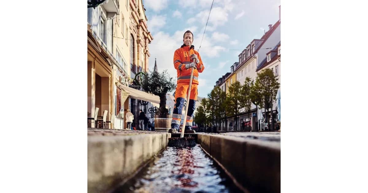 Freiburgs Bächle-Tour – Unterwegs mit Stocky, dem Bächleputzer event image