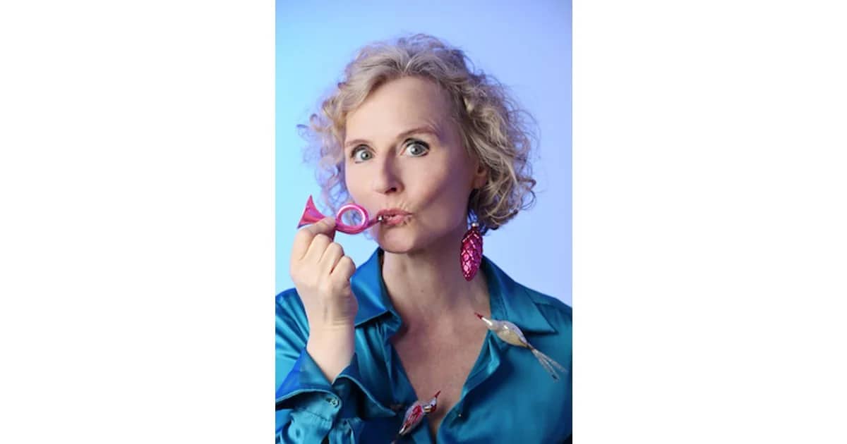 Maria Vollmer - Plätzchen, Pillen & Posaunen - Weihnachts-Comedy