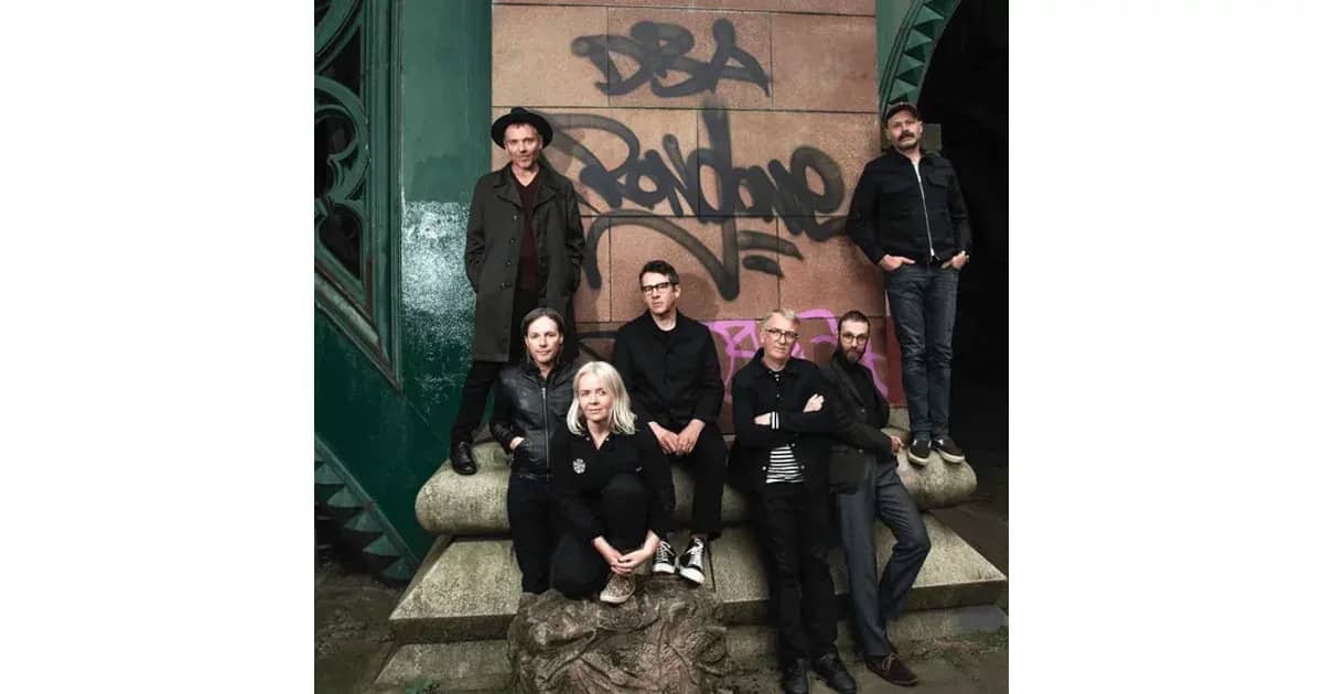 BELLE & SEBASTIAN - Performing If You’re Feeling Sinister + fan favourites