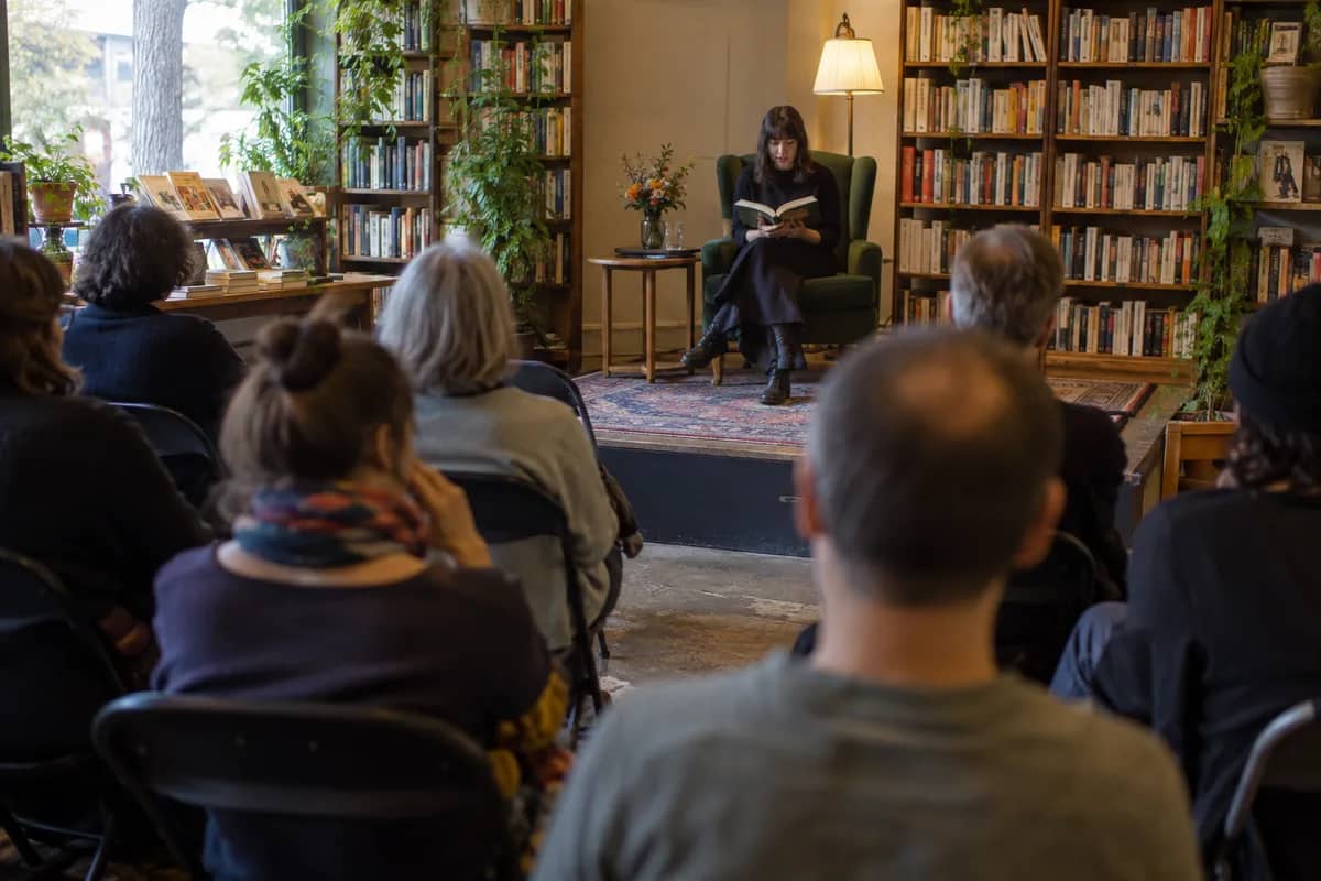 AI-generated illustration Author reading to an audience in a bookshop — AI-generated illustration